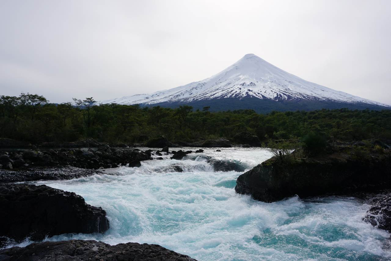 Saltos del Petrohué y volcán Osorno, Patagonia chilena