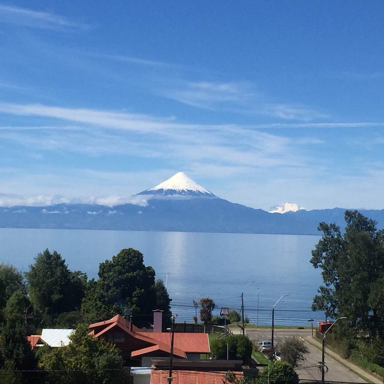 Volcán Osorno sobre el lago Llanquihue, Puerto Varas